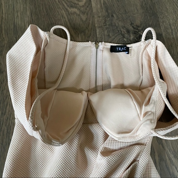 Trac blush deep v off the shoulder cocktail dress - Picture 5 of 5